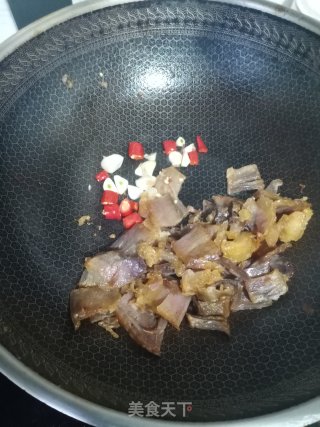 武冈豆腐炒腊肉的做法步骤：5