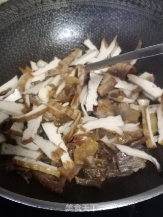 武冈豆腐炒腊肉的做法步骤：6