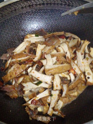 武冈豆腐炒腊肉的做法步骤：7