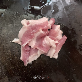 青瓜炒五花肉的做法步骤：1