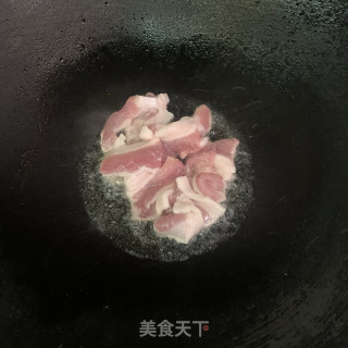 青瓜炒五花肉的做法步骤：3