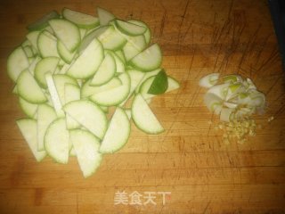 醋溜菜瓜的做法步骤：2