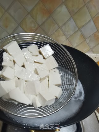 西红柿豆腐蘑菇汤的做法步骤：6