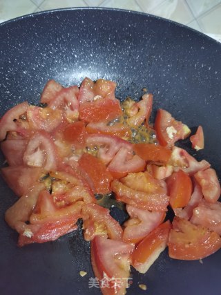 西红柿豆腐蘑菇汤的做法步骤：13