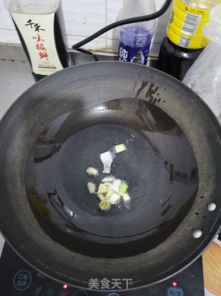 芹菜炒鸡丝的做法步骤：2