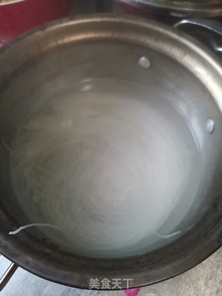肉末粉丝（蚂蚁上树）的做法步骤：1