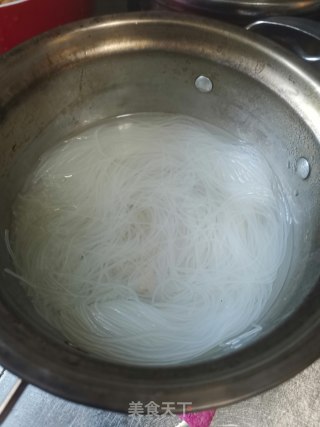 肉末粉丝（蚂蚁上树）的做法步骤：2