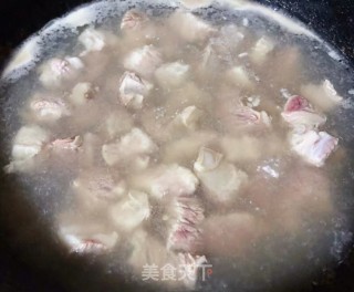 西红柿牛肉粉丝汤#酸甜开胃菜#的做法步骤：2