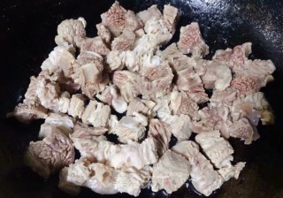 西红柿牛肉粉丝汤#酸甜开胃菜#的做法步骤：3