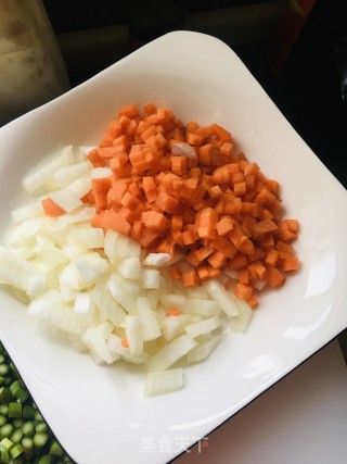 时蔬炒饭的做法步骤：1