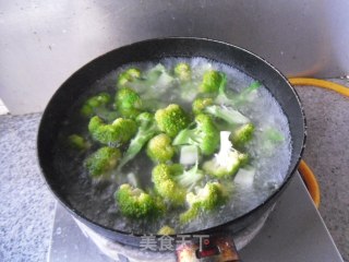 海鲜西兰花的做法步骤：7