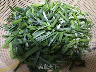 韭菜炒鸡蛋的做法步骤：2