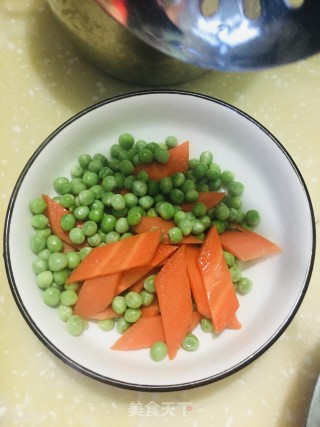 青豆炒鱿鱼的做法步骤：4