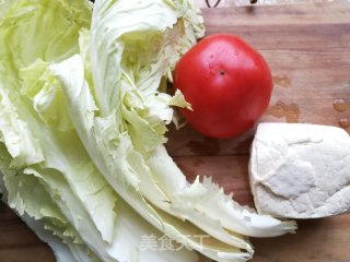 番茄白菜炖豆腐的做法步骤：1
