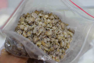 早餐豆包饼的做法步骤：1