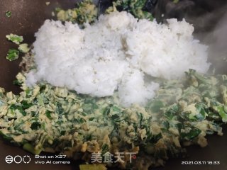 鸡蛋韭菜炒饭的做法步骤：5