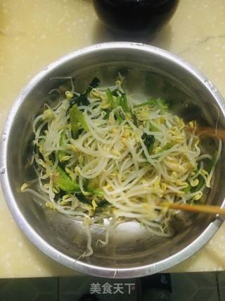 凉拌菠菜绿豆芽的做法步骤：7