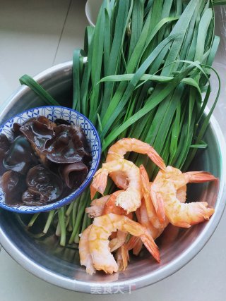 虾干韭菜水饺的做法步骤：2