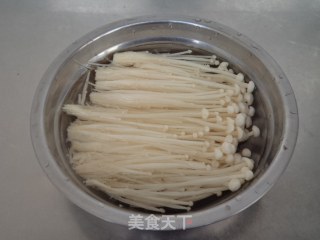 黑豆苗拌金针菇的做法步骤：2