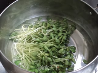 黑豆苗拌金针菇的做法步骤：4