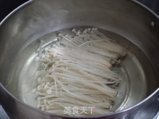 黑豆苗拌金针菇的做法步骤：5