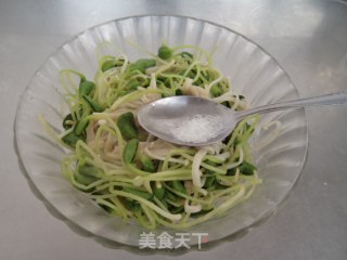 黑豆苗拌金针菇的做法步骤：7