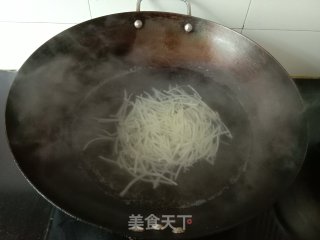 醋辣土豆丝的做法步骤：2