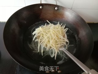 醋辣土豆丝的做法步骤：3