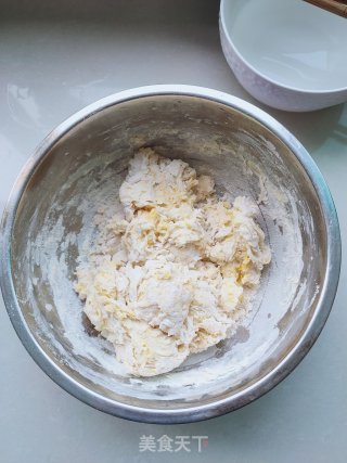 葱香炸油饼的做法步骤：3