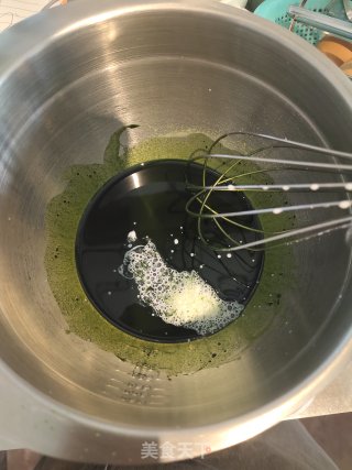 抹茶草莓卷的做法步骤：2