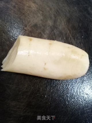 雷公菌炒酸菜的做法步骤：2