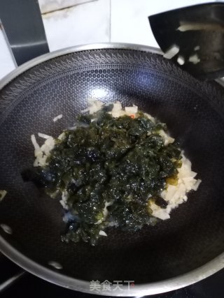 雷公菌炒酸菜的做法步骤：5