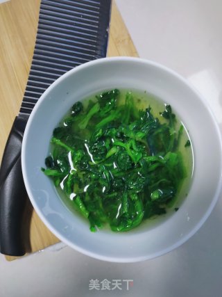 剁椒拌万年青干菜的做法步骤：2