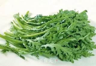 猪油炒茼蒿菜的做法步骤：1