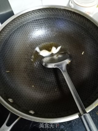 猪油炒茼蒿菜的做法步骤：2