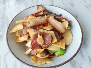 火麻腊肉炒嫩竹笋的做法步骤：5