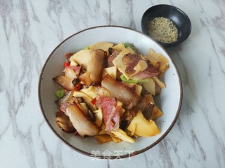 火麻腊肉炒嫩竹笋的做法步骤：6