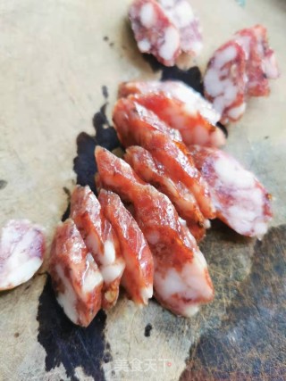 清桂笋炒腊肠的做法步骤：3