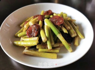 清桂笋炒腊肠的做法步骤：8