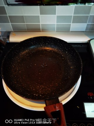 家庭自制烤冷面，干净卫生，卖相味道一点不输夜市里的烤冷面。的做法步骤：3