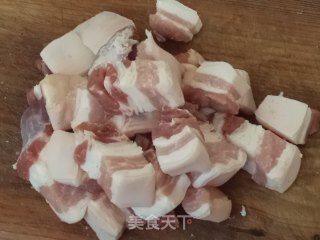 红烧五花肉熏鸡蛋的做法步骤：2