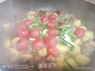 牛腩圣女果烧土豆的做法步骤：8