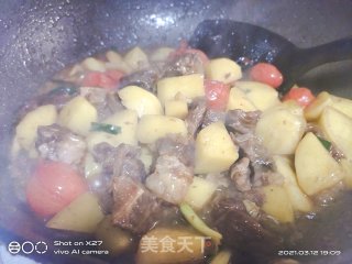牛腩圣女果烧土豆的做法步骤：10