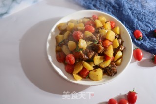 牛腩圣女果烧土豆的做法步骤：11