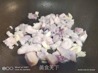 黄瓜春笋炒肉片的做法步骤：2