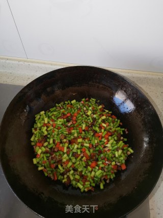蒜苔炒腊肉的做法步骤：4