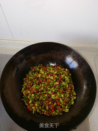 蒜苔炒腊肉的做法步骤：5