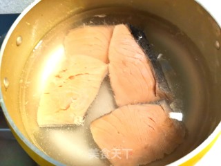 火麻仁三文鱼松的做法步骤：2