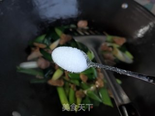 五花肉炒青蒜苗的做法步骤：10
