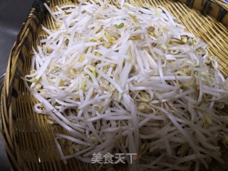 酸辣豆芽的做法步骤：1